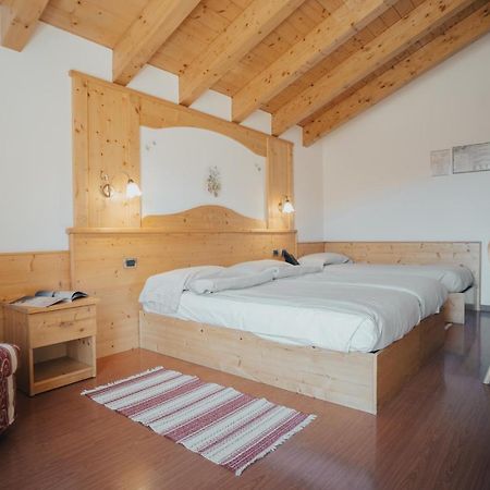 Hotel Bezzi Tonalepas Buitenkant foto